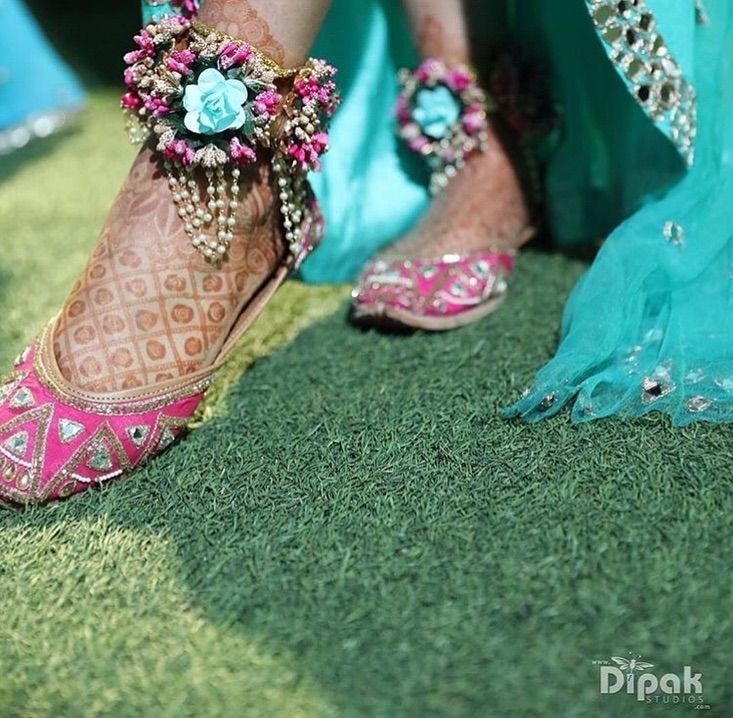 Floral anklets with juttis